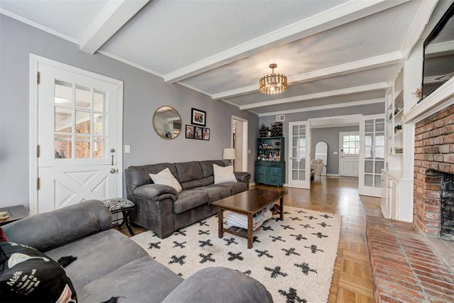 2304 Barclay Road, The Village, OK 73120