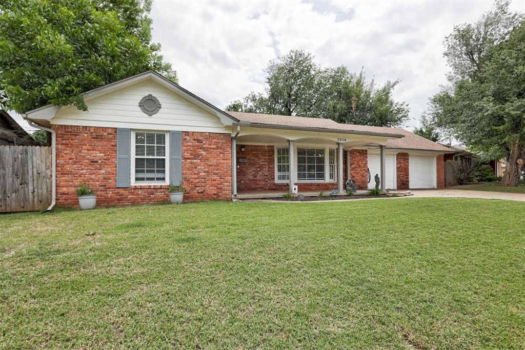 2304 Barclay Road, The Village, OK 73120
