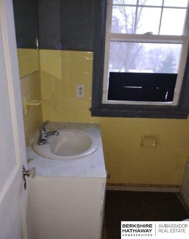 8201 Browne Street, Omaha, NE 68134