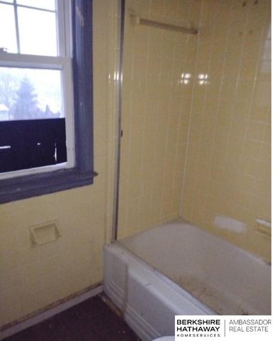 8201 Browne Street, Omaha, NE 68134