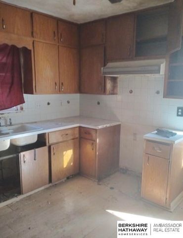 8201 Browne Street, Omaha, NE 68134