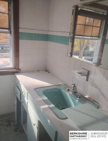 8201 Browne Street, Omaha, NE 68134