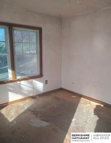 8201 Browne Street, Omaha, NE 68134