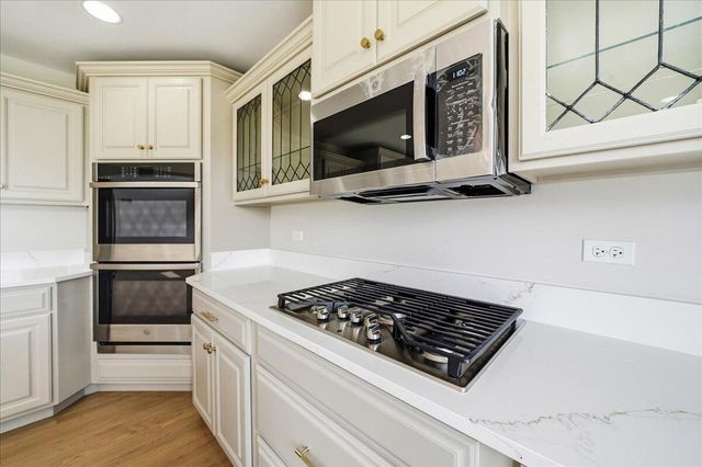 10407 Golden Arch Avenue, St. John, IN 46373