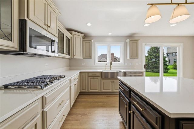 10407 Golden Arch Avenue, St. John, IN 46373