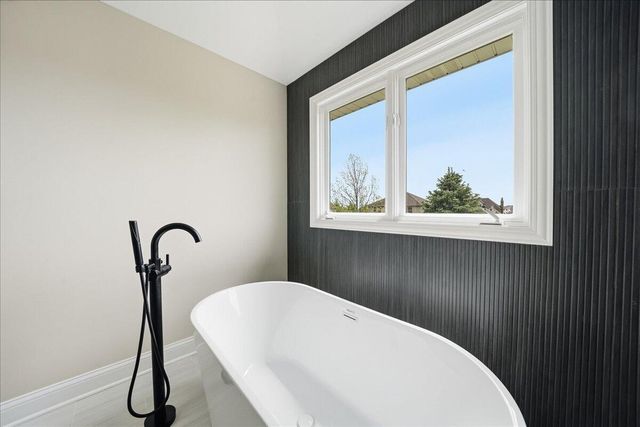10407 Golden Arch Avenue, St. John, IN 46373