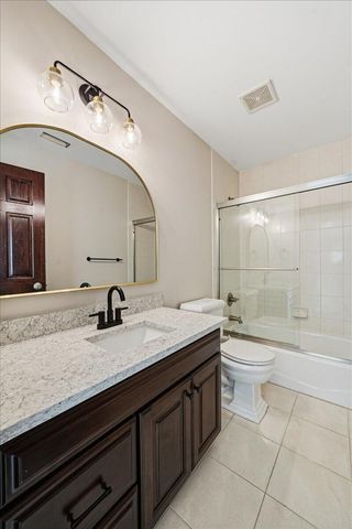 10407 Golden Arch Avenue, St. John, IN 46373