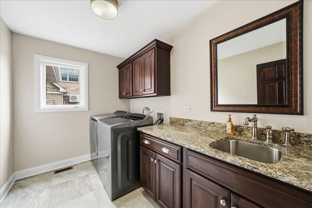 10407 Golden Arch Avenue, St. John, IN 46373