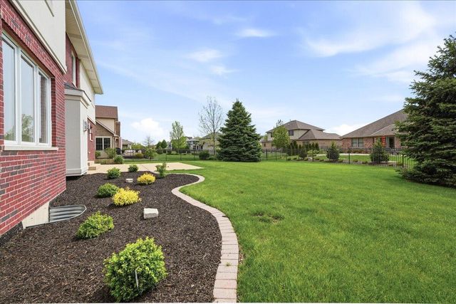 10407 Golden Arch Avenue, St. John, IN 46373