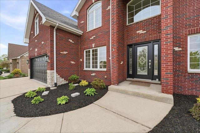 10407 Golden Arch Avenue, St. John, IN 46373