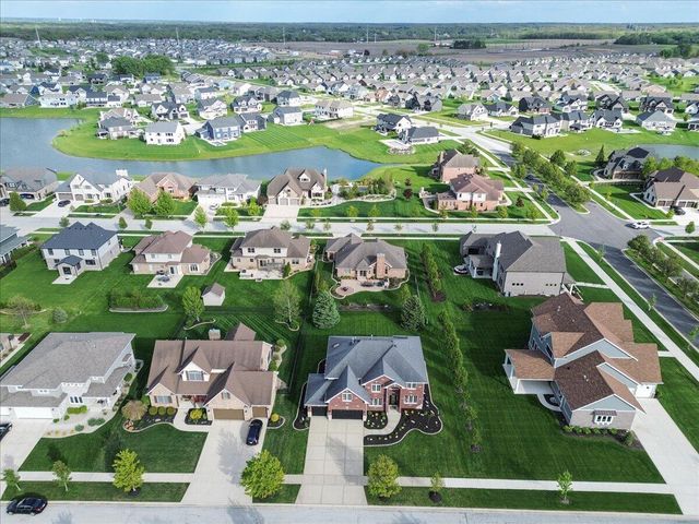 10407 Golden Arch Avenue, St. John, IN 46373