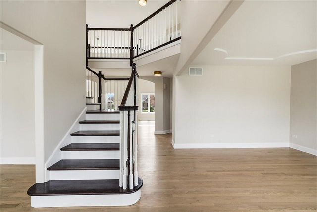 10407 Golden Arch Avenue, St. John, IN 46373
