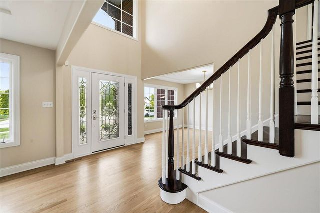 10407 Golden Arch Avenue, St. John, IN 46373