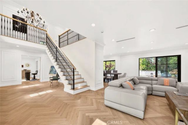 16717 Encino Hills Drive, Encino, CA 91436
