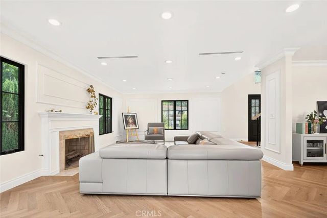 16717 Encino Hills Drive, Encino, CA 91436