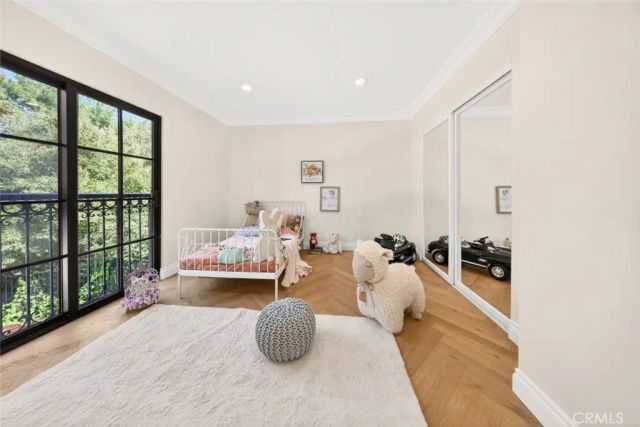 16717 Encino Hills Drive, Encino, CA 91436