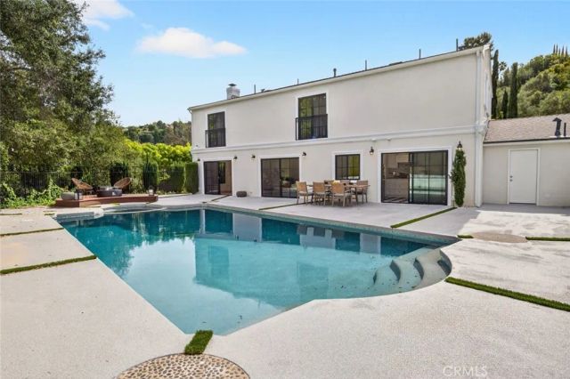 16717 Encino Hills Drive, Encino, CA 91436