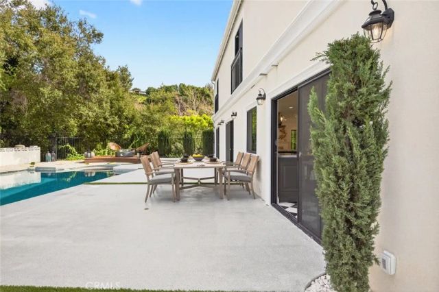 16717 Encino Hills Drive, Encino, CA 91436