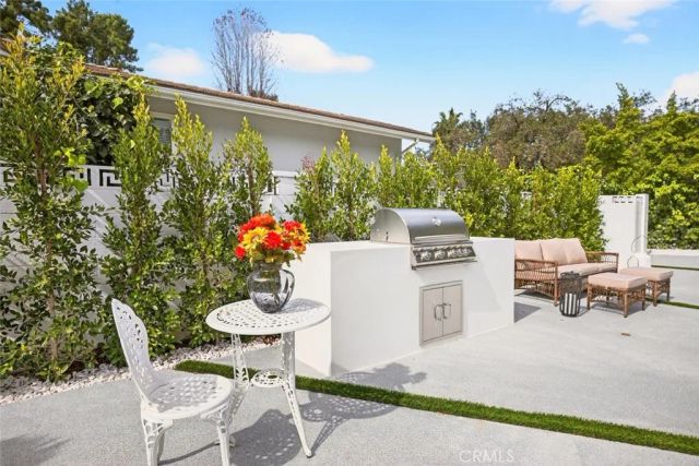 16717 Encino Hills Drive, Encino, CA 91436