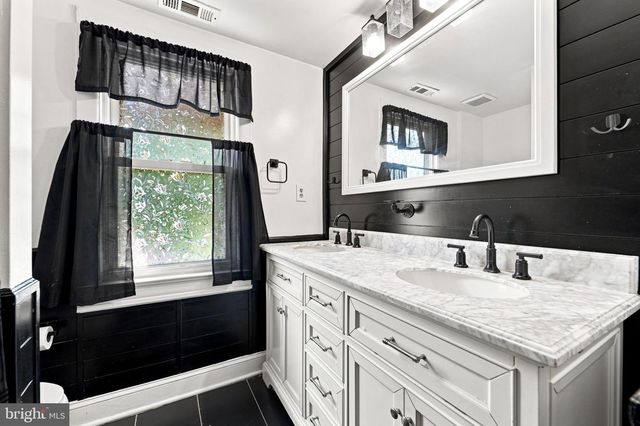 20 CLEVELAND AVE, Blackwood, NJ 08012