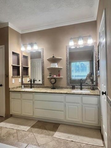 2030 Town Hill Drive, Houston, TX 77062