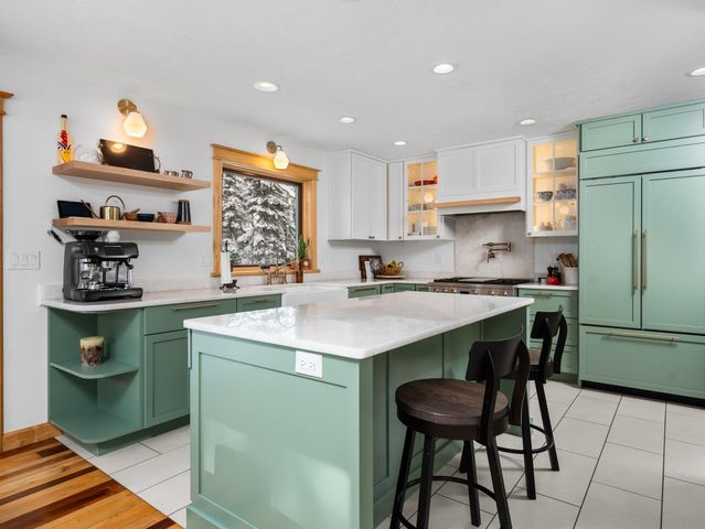 7135 E Birch Point Road, Elmwood Twp, MI 49684