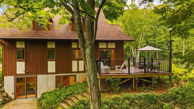 7135 E Birch Point Road, Elmwood Twp, MI 49684