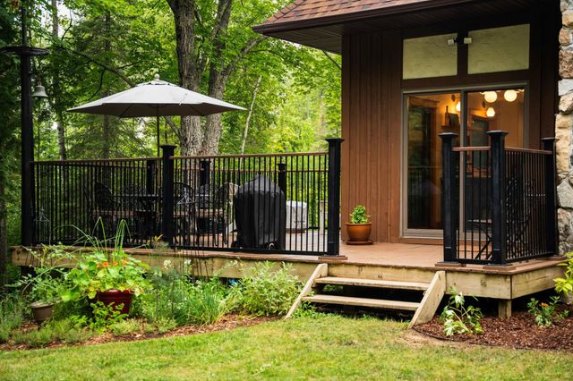 7135 E Birch Point Road, Elmwood Twp, MI 49684