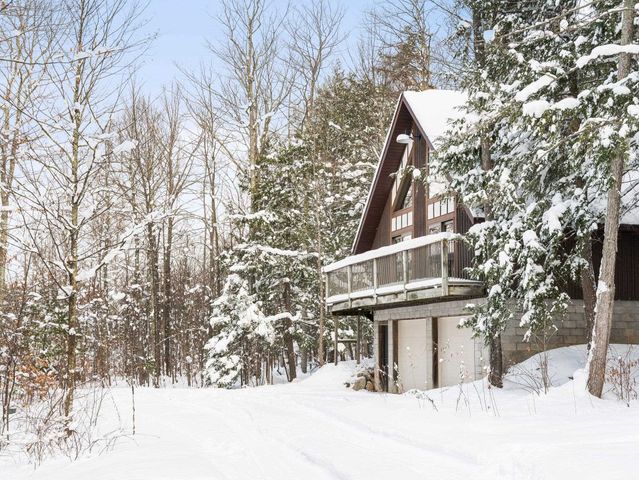 7135 E Birch Point Road, Elmwood Twp, MI 49684