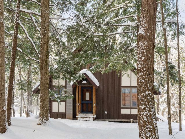 7135 E Birch Point Road, Elmwood Twp, MI 49684