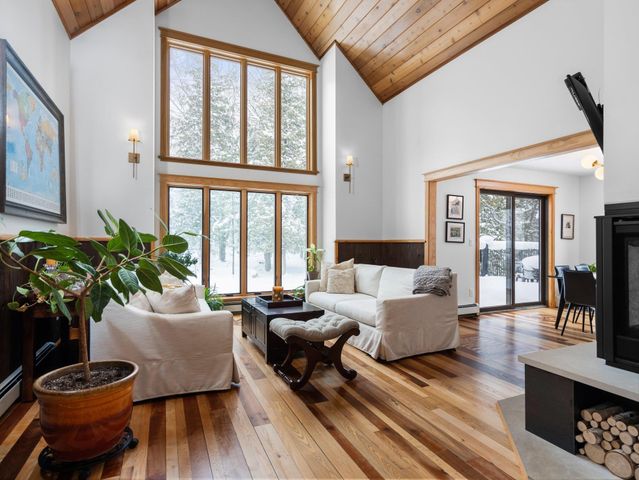 7135 E Birch Point Road, Elmwood Twp, MI 49684