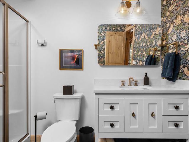 7135 E Birch Point Road, Elmwood Twp, MI 49684