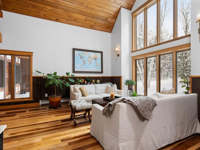 7135 E Birch Point Road, Elmwood Twp, MI 49684