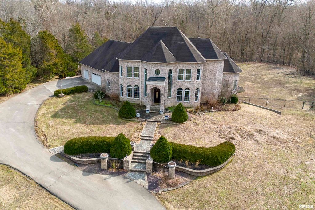 3115 W Striegel Road, Carbondale, IL 62901