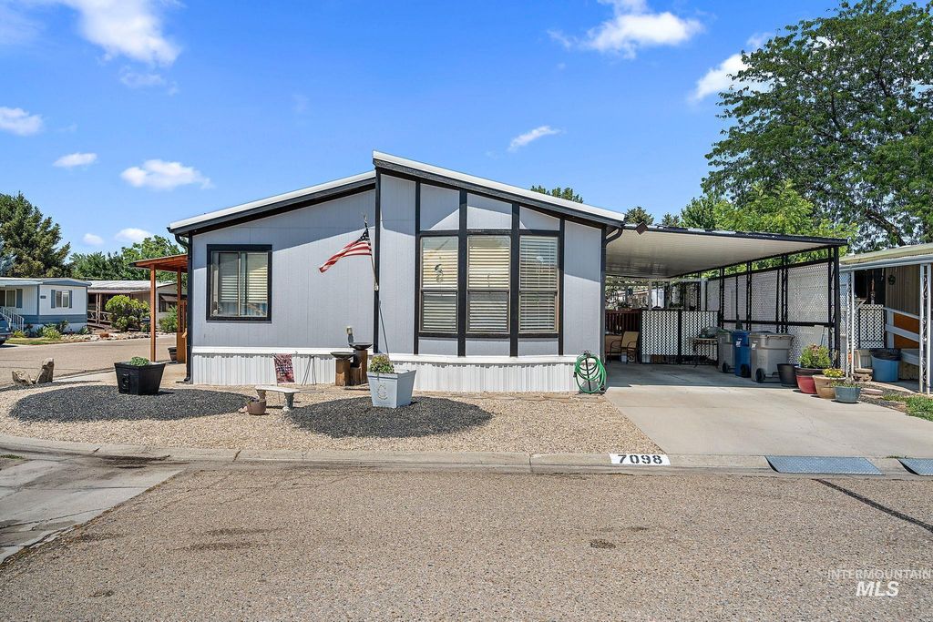 7098 W Royal Glen Lane, Boise, ID 83714