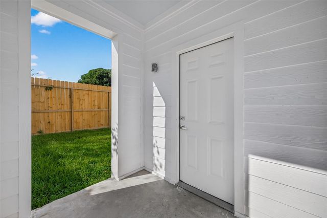 867 Lonnie Lane, Houston, TX 77091