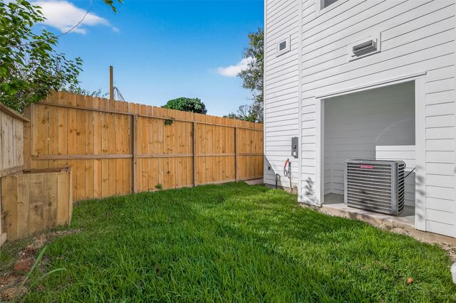 867 Lonnie Lane, Houston, TX 77091