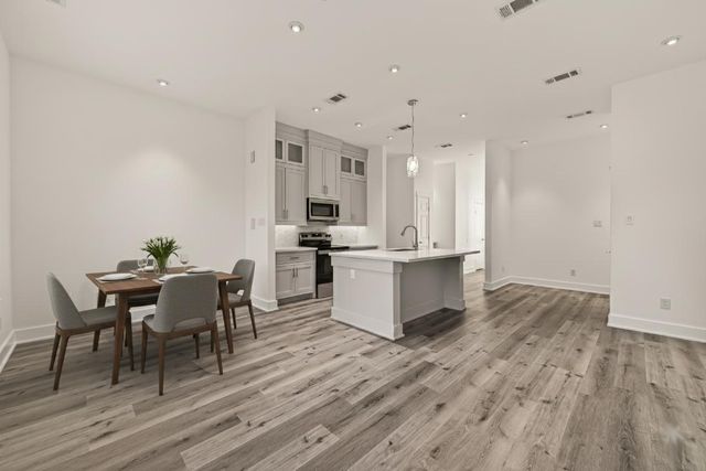 867 Lonnie Lane, Houston, TX 77091