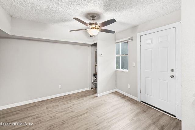 7142 KEN KNIGHT Drive E, Jacksonville, FL 32209