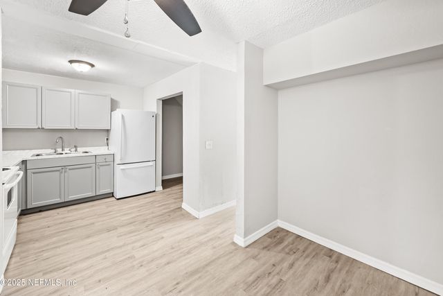 7142 KEN KNIGHT Drive E, Jacksonville, FL 32209