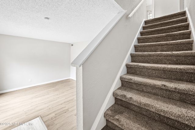 7142 KEN KNIGHT Drive E, Jacksonville, FL 32209