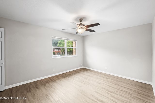7142 KEN KNIGHT Drive E, Jacksonville, FL 32209