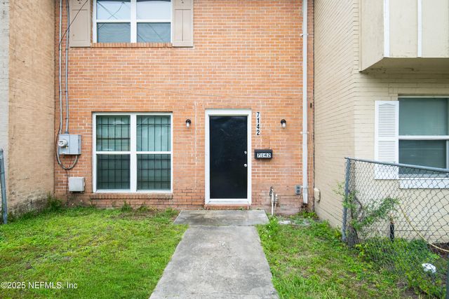 7142 KEN KNIGHT Drive E, Jacksonville, FL 32209