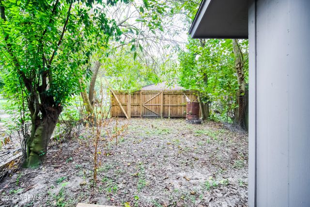 7142 KEN KNIGHT Drive E, Jacksonville, FL 32209