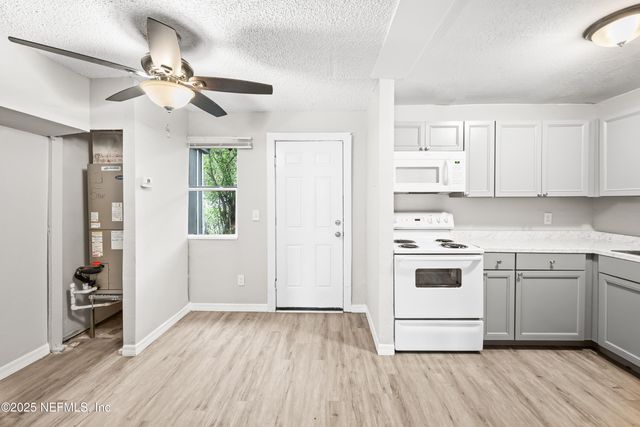 7142 KEN KNIGHT Drive E, Jacksonville, FL 32209