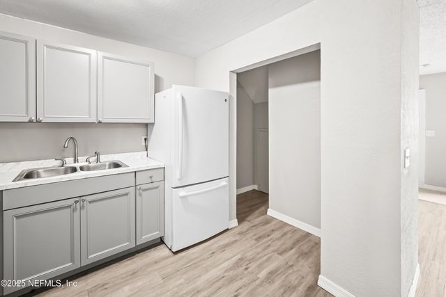 7142 KEN KNIGHT Drive E, Jacksonville, FL 32209
