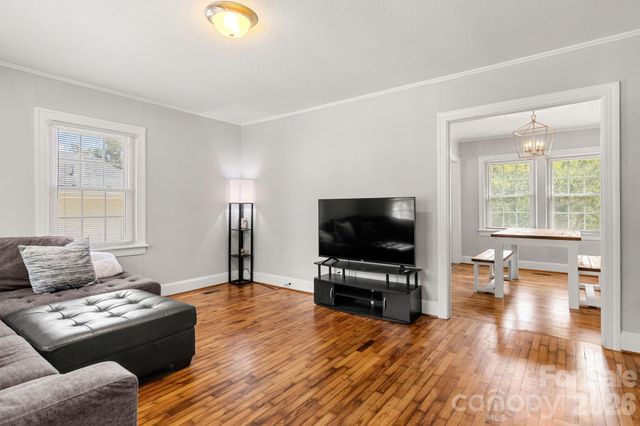 623 E 4th Avenue, Gastonia, NC 28054
