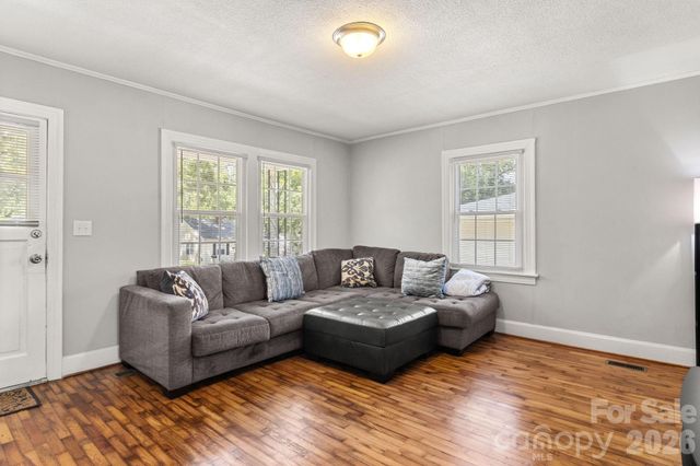 623 E 4th Avenue, Gastonia, NC 28054