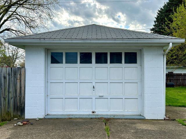 2920 AUBURN Avenue, Erie, PA 16508
