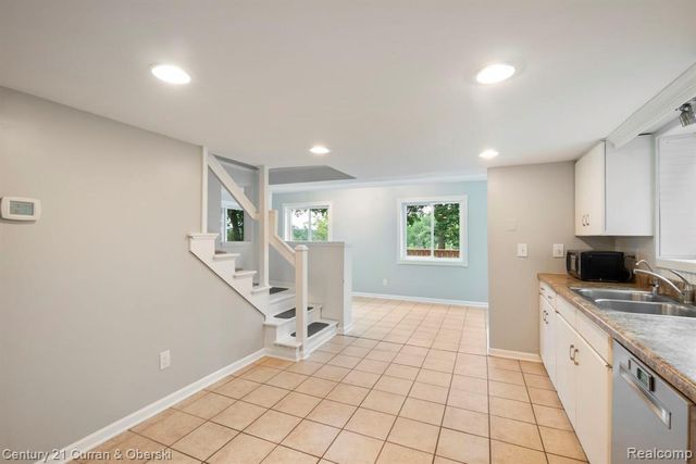 10492 Lake Shore Drive, Fenton, MI 48430